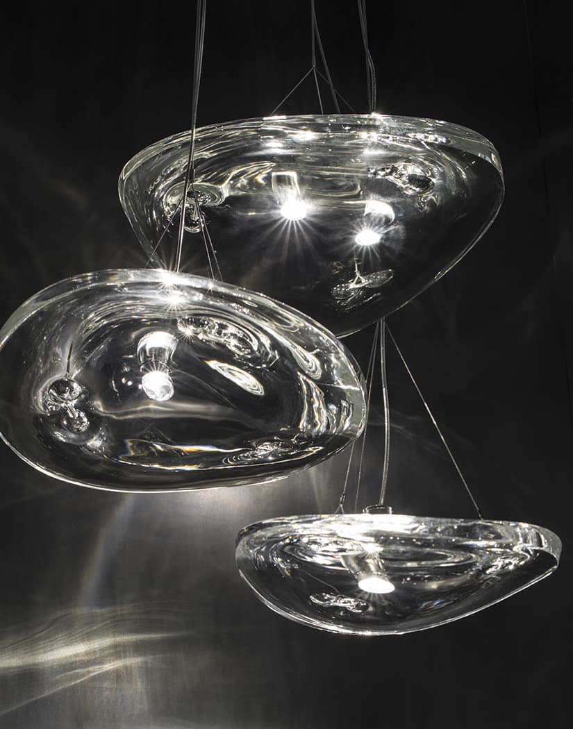 Manta, shimmering waves.